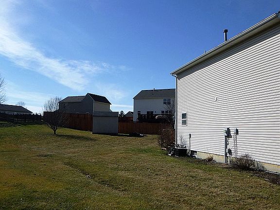 3rd image of 31 Green Meadow Ct