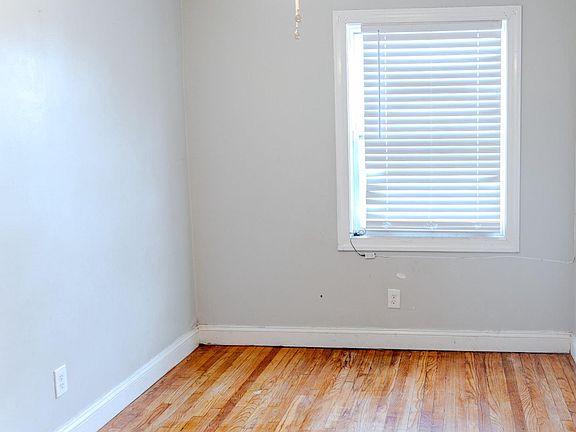3rd image of 3913 Brehms Ln