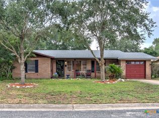 808 E Randall St, Beeville, TX 78102