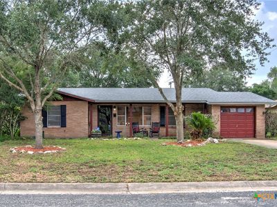 808 E Randall St, Beeville, TX, 78102