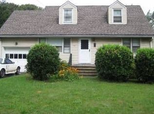 81 Lake View Blvd, Edison, NJ 08817