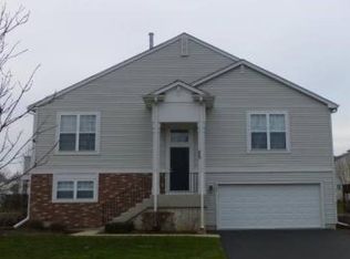 402 Terra Springs Cir, Volo, IL 60020