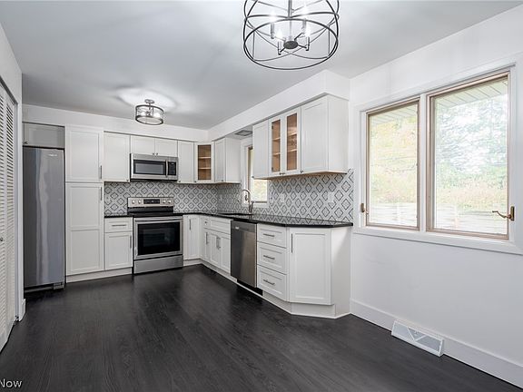 3rd image of 4859 Delevan Dr