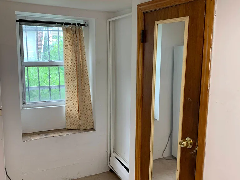 65 Zabriskie St — Photo 4