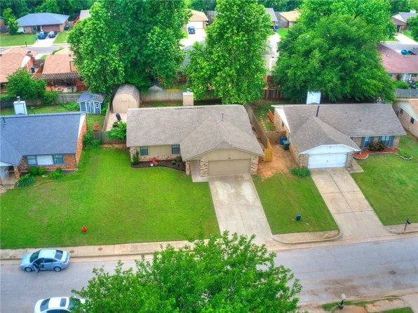 424 Brighton Dr, Edmond, OK 73003