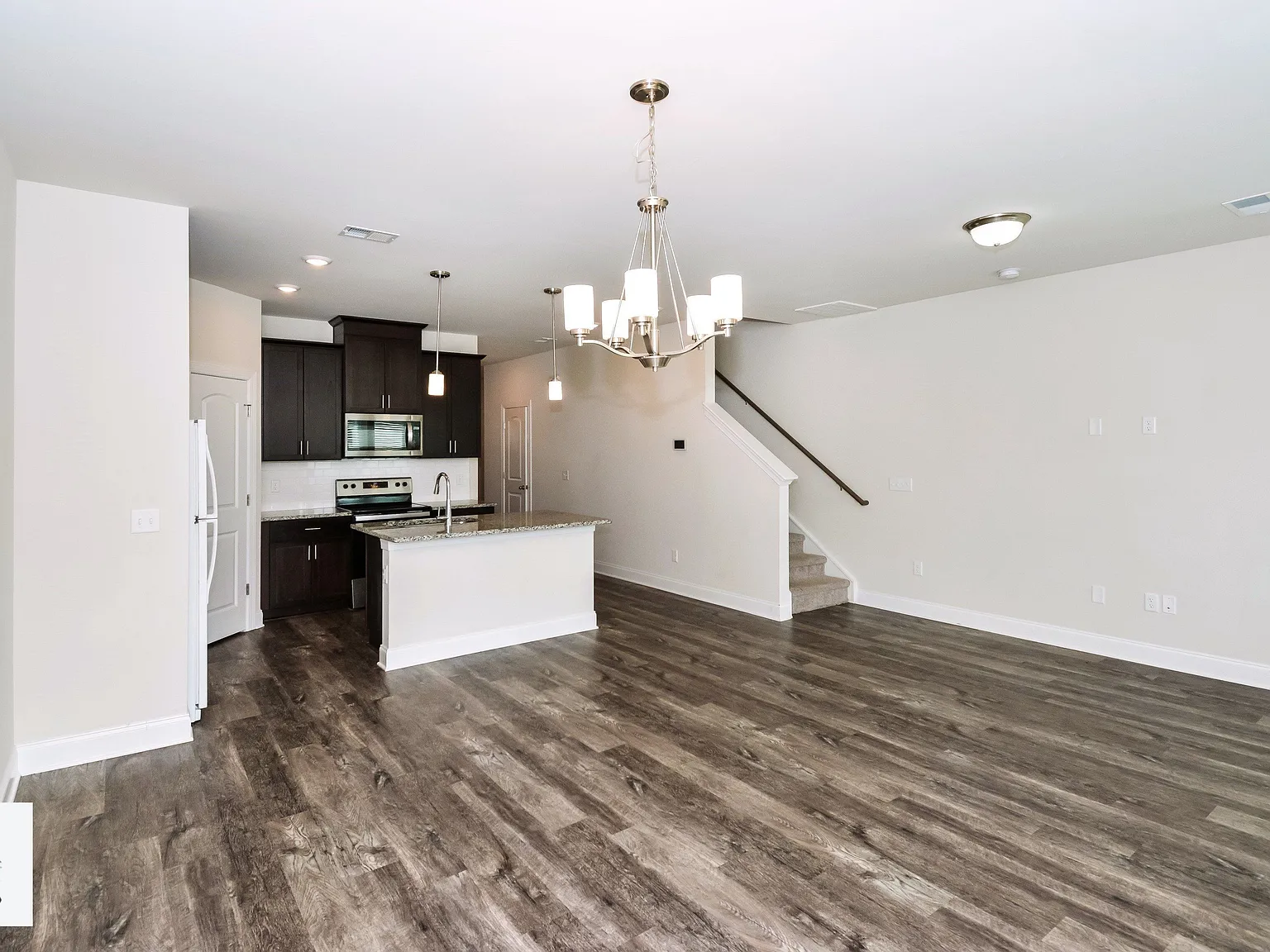 3 bed, 2.5 bath, 1601 sqft, $1,855 — Photo 4