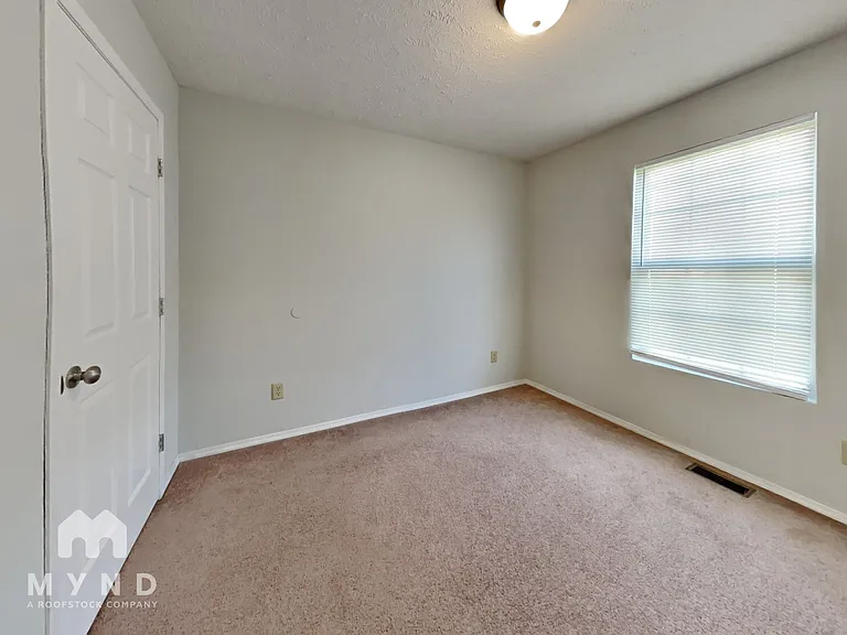 1305 S Marseilles Ave — Photo 12