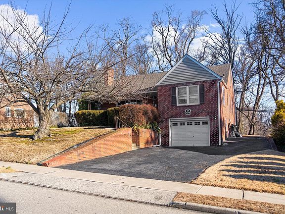 2nd image of 303 Perry St