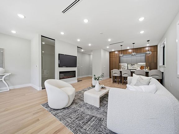 2nd image of 24 Lincoln St Floor 2
