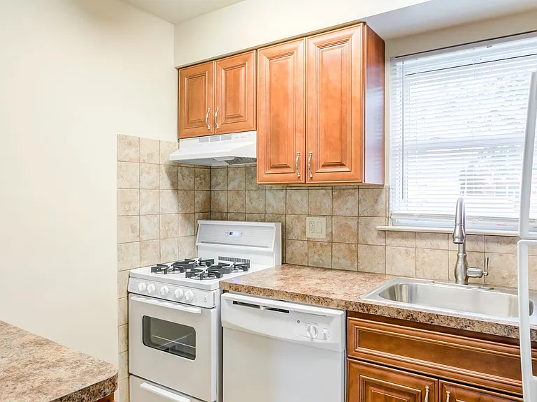 Wingate Apartments, LLC — Photo 11