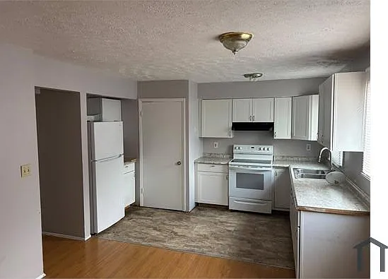 3 bed, 1100 sqft, $1,295 — Photo 3