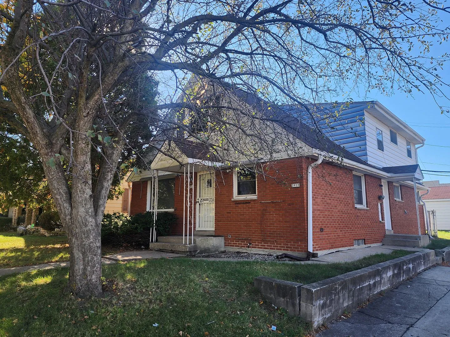2 bedroom upper — Photo 2