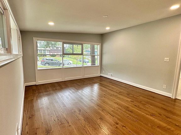 2nd image of 2 Rosanne Ln