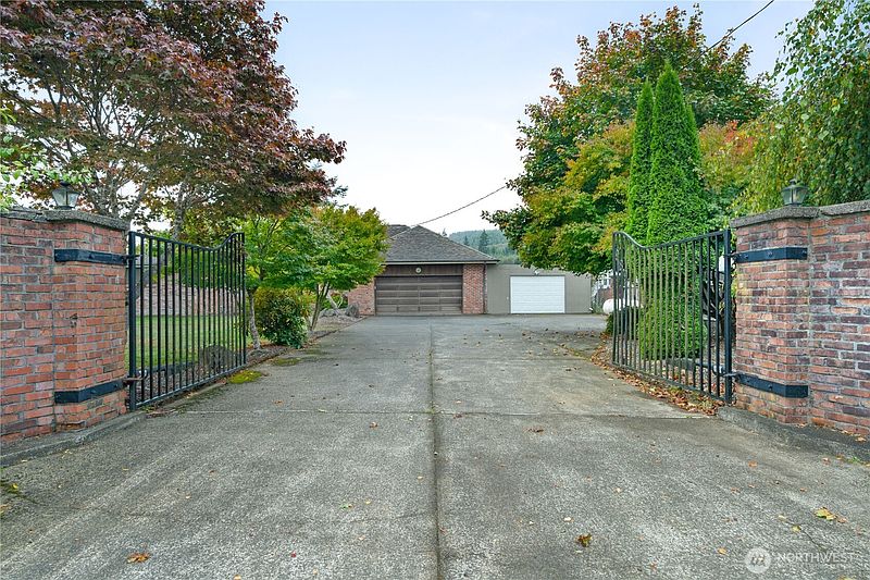 2nd image of 989 Stanford Drive