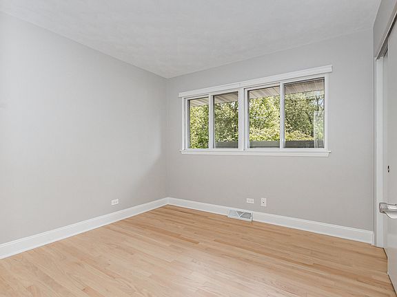 5th image of 29 Robin Hill Dr