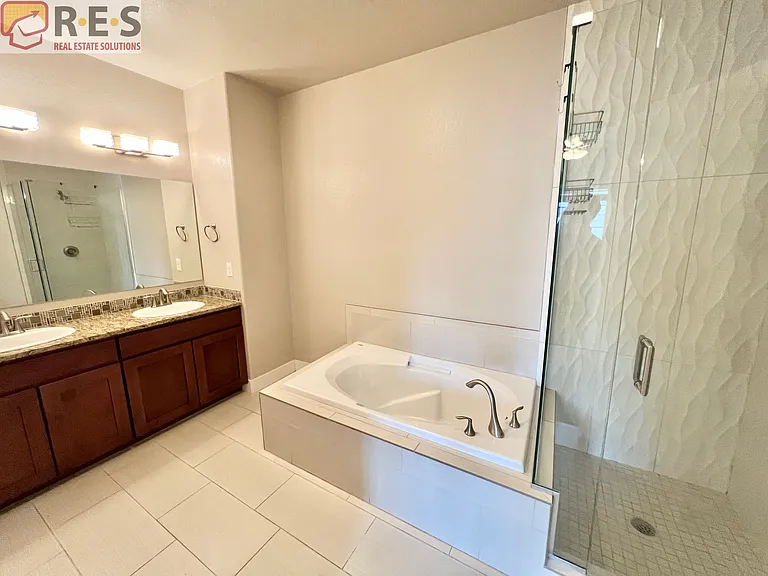 2945 Lawrence St — Photo 6