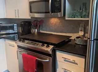 369 Sorauren Ave UNIT 105, Toronto, ON M6R3C2
