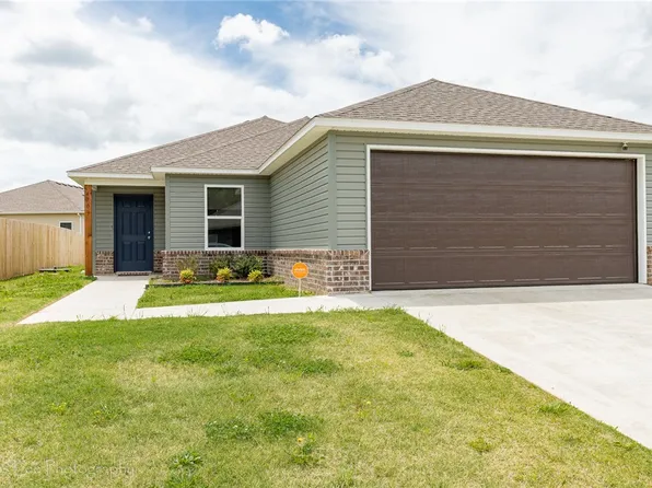 4703 W Hoover Loop, Fayetteville, AR 72704
