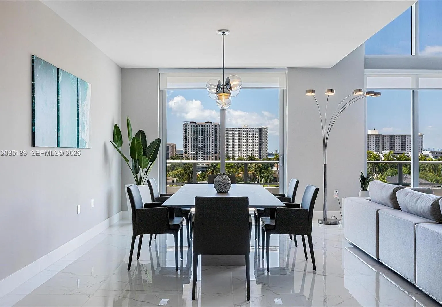 Parque Towers Condo — Photo 1