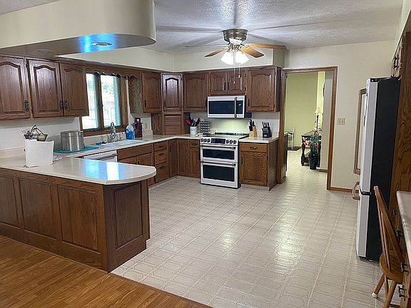 5th image of 1409 Hillview Dr