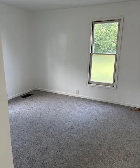 736 N Ottawa Ave — Photo 5