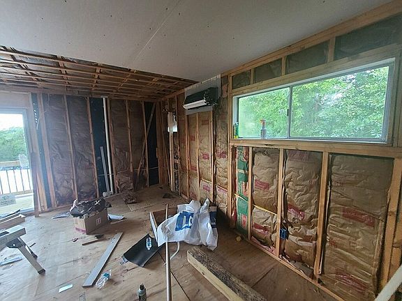 4th image of 460 Roseway Cir