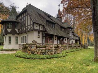 3425 N Lake Shore Dr, Harbor Springs, MI 49740