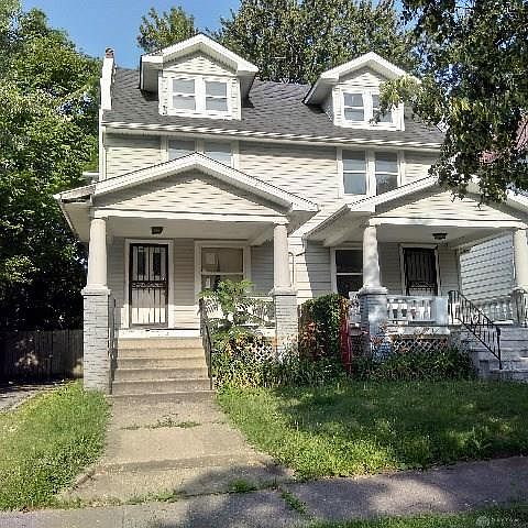 2nd image of 825 E 150th St