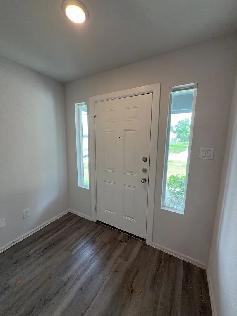 505 Hines Ave — Photo 2