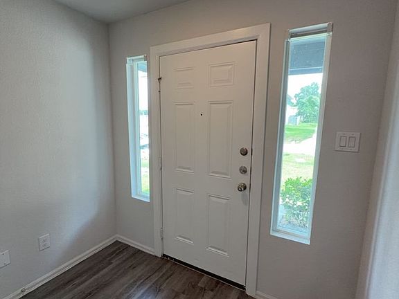 2nd image of 505 Hines Ave