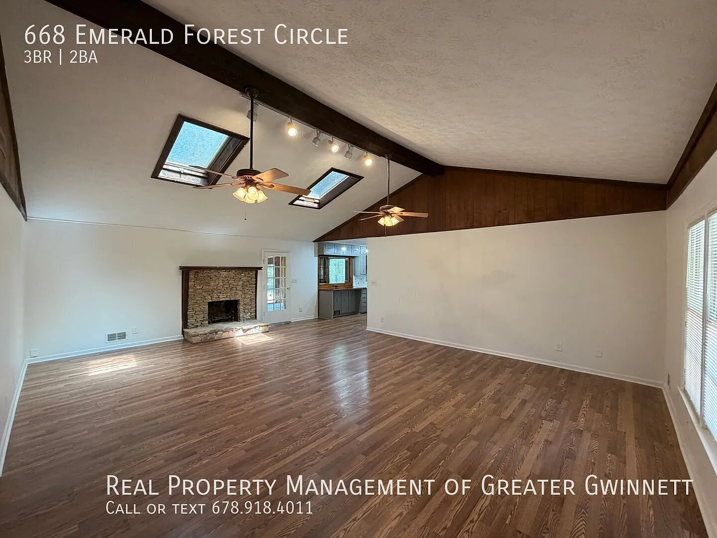 Beautiful Ranch Home with Sky Lights and Large Backyard! — Photo 2