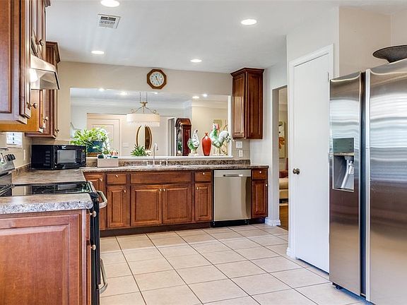 3rd image of 3046 Westforest Dr