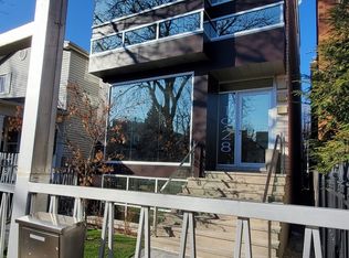 1928 W Wolfram St, Chicago, IL 60657