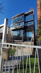 1928 W Wolfram St, Chicago, IL, 60657