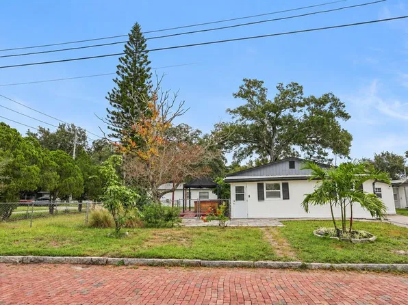 374 3rd St NW, Largo, FL 33770