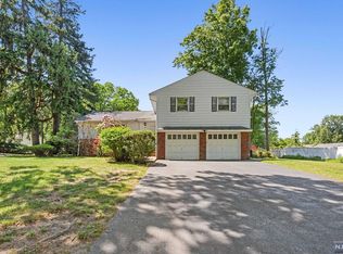 222 Carl Pl, Paramus, NJ 07652