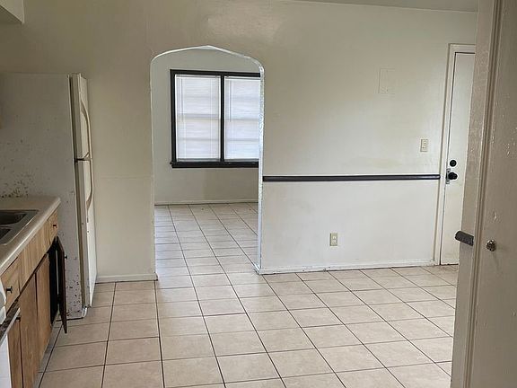 4th image of 637 Magnolia Ave