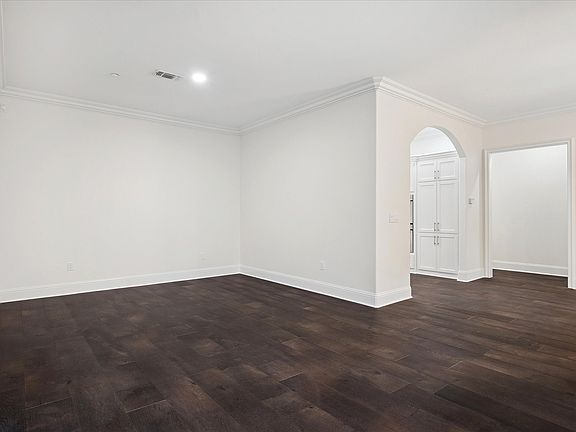 5th image of 8511 Edgemere Rd #102