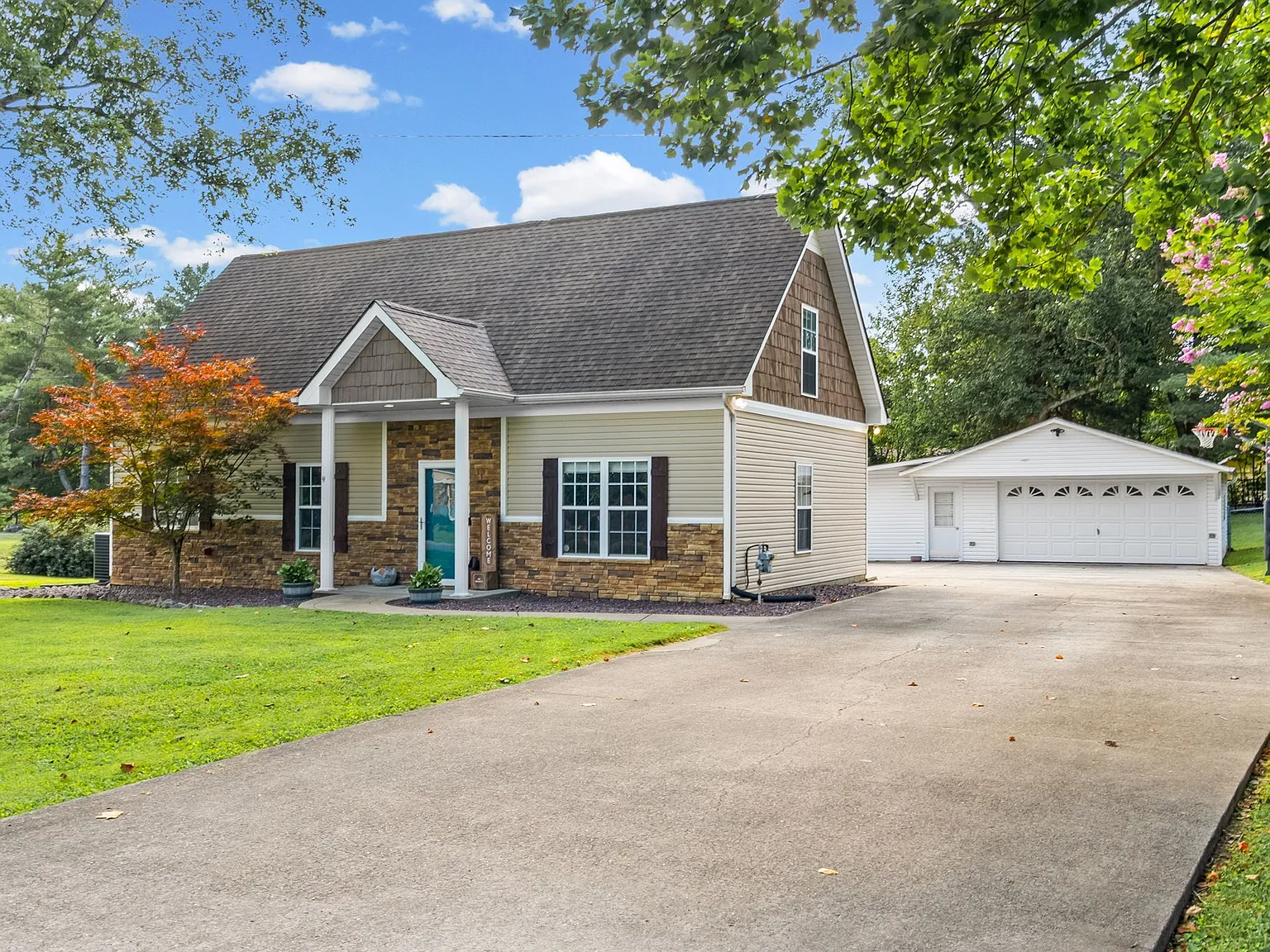 4 bed, 2.5 bath, 1700 sqft, $2,000 — Photo 3