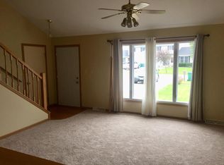 584 Dove Ln, Coal City, IL 60416