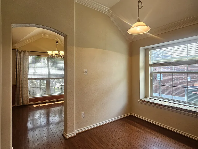 8562 Robertson Dr — Photo 14