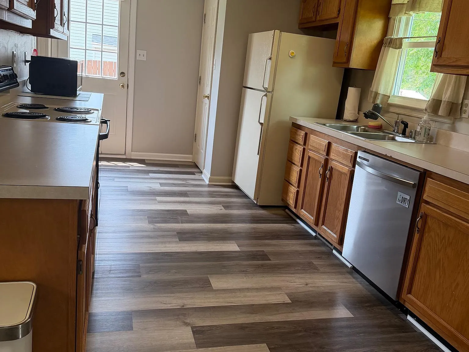 3 bed, 1280 sqft, $2,595 — Photo 4