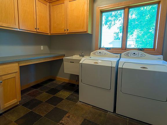 4th image of 1109 Woodridge Ct SE