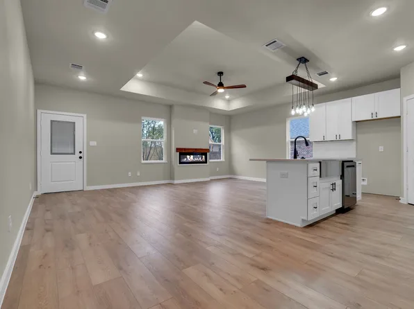 2202 Pedernales Ct, Granbury, TX 76048