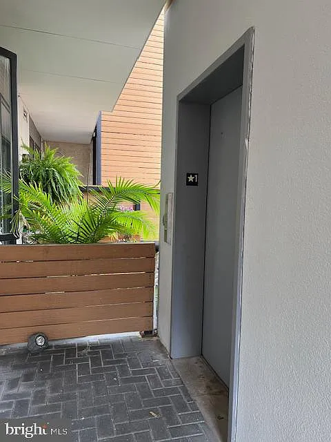 3 bed, 2.0 bath, 1777 sqft, $3,950 — Photo 2