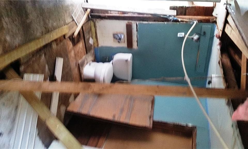2nd image of 5596 Myakka Ave