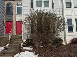 46796 Fairgrove Sq, Sterling, VA 20164