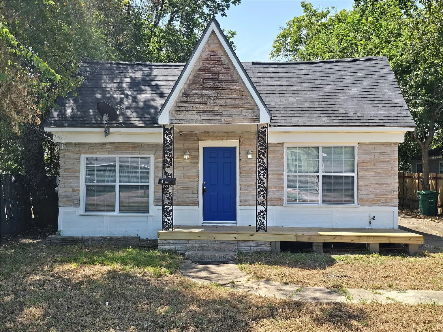 3 bed, 1.0 bath, 1169 sqft, $1,300 — Photo 1