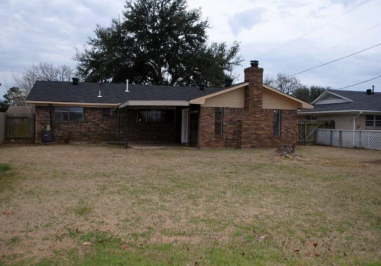 1519 Holiday Pl — Photo 28