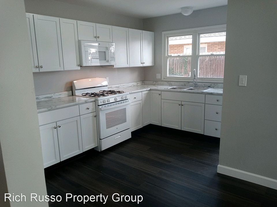 1st image of 378 Pineview Dr